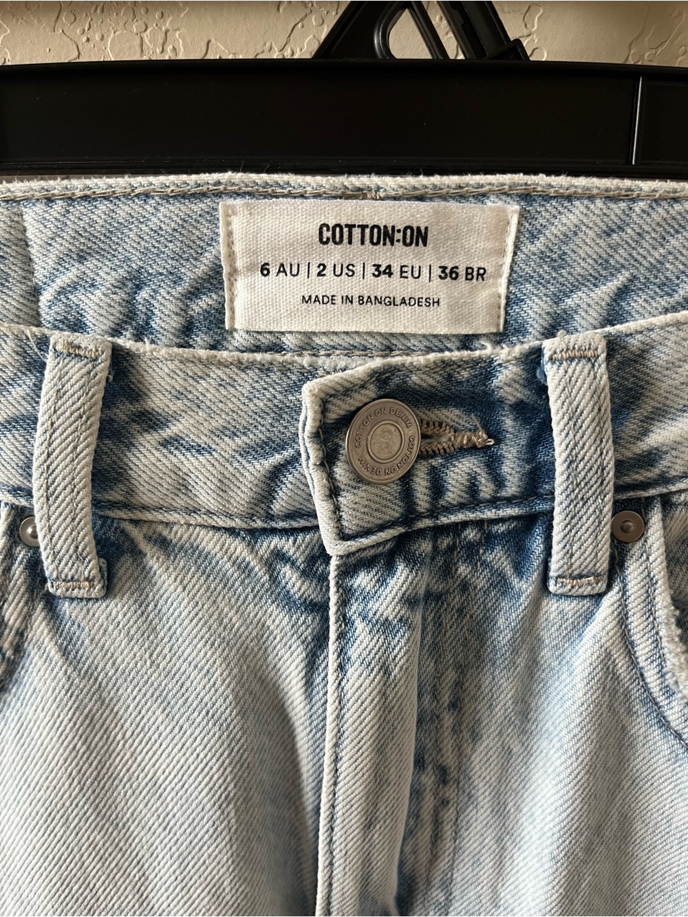 Cotton On Women’s Light Wash Loose Straight Jeans Size 2 Like New - Picture 3 of 11